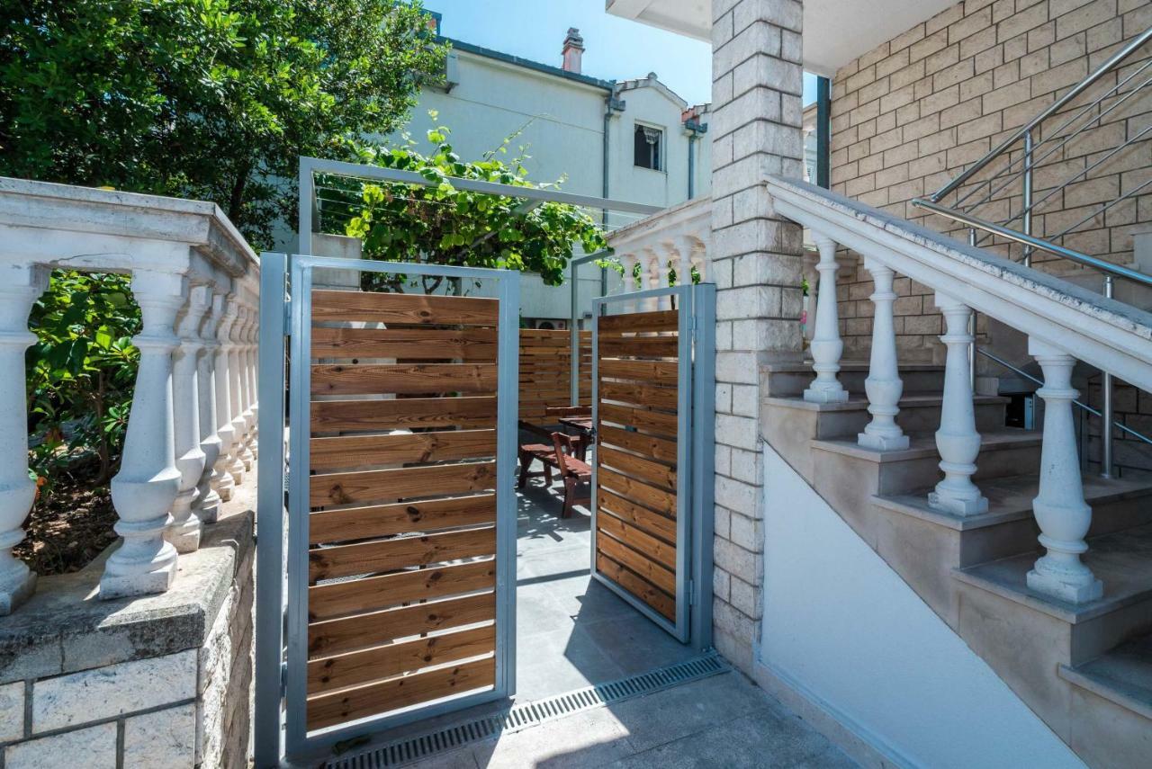 Apartments Villa Castello Kaštela エクステリア 写真