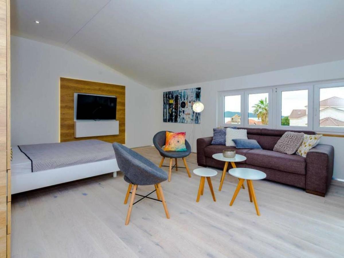 Apartments Villa Castello Kaštela エクステリア 写真