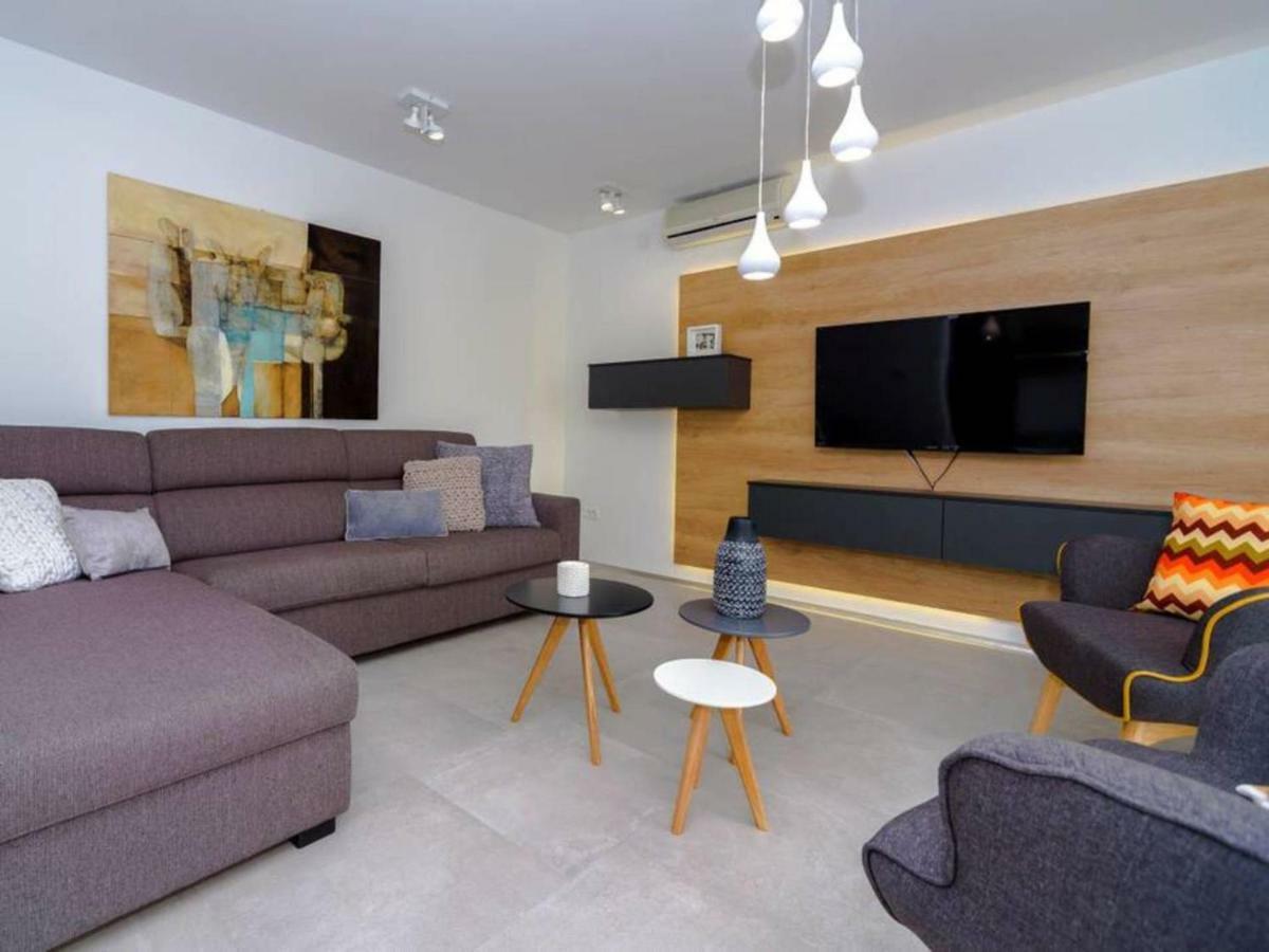 Apartments Villa Castello Kaštela エクステリア 写真